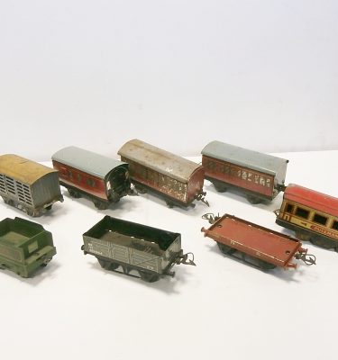 0021039 Small Train Carriages x 14 off