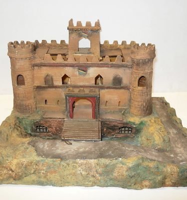 0021046 Model Castle With Moat ( H 34cm x 59 x 50 )