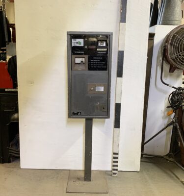 0093008 Parking Ticket Machine ( H 168 cm x 46 x 42 ) x 1 off