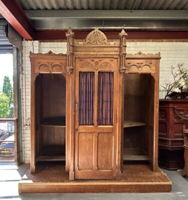 0840001 Confessional ( H 255 cm x 235 x 112 ) x 1 off
