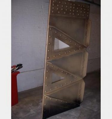 2910012 Studded Rivet Wall