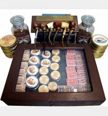 3900057 Period Tabacco And Pipes