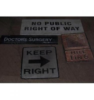 5500004 Doctors Surgery/Keep Right/Hill 1In 6/No Public Right Of Way
