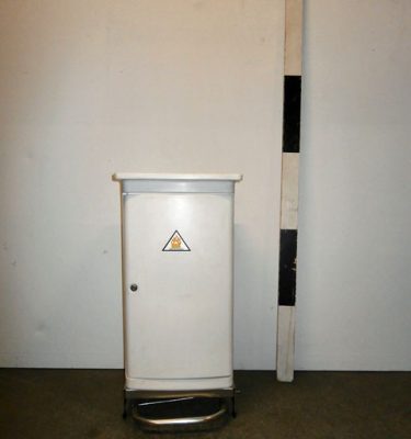 0014140 White Hospital Pedal Bin With Front Door ( 81cm x 40 x 35 ) x 4 off