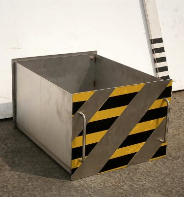 0017058 Metal Box ( H 30cm x 51  x 40 ) x 1off