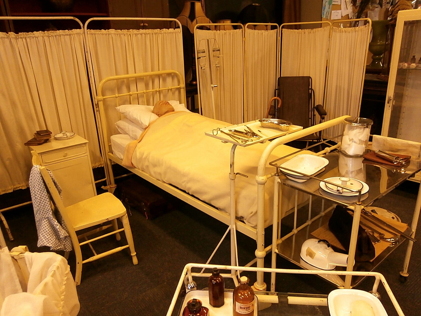 0044226 Hospital Beds On Wheels ( H 125cm x 197 x 96 ) x 20 off
