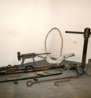 0083031 Wooden Cow Harness And Farmers Tools