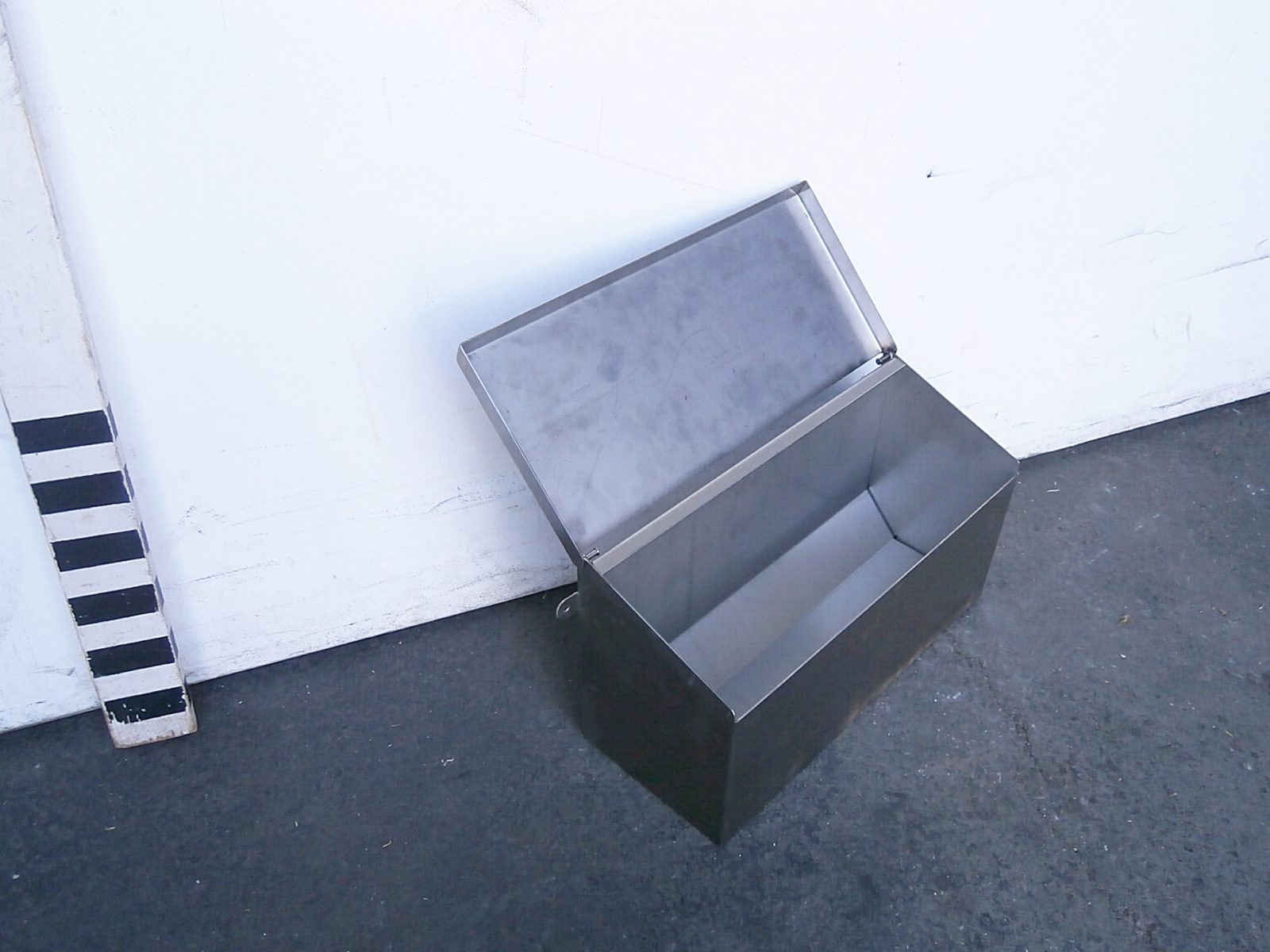 0039030 Stainless Steel Wall Mounted Small Storage Box With Lid ( H