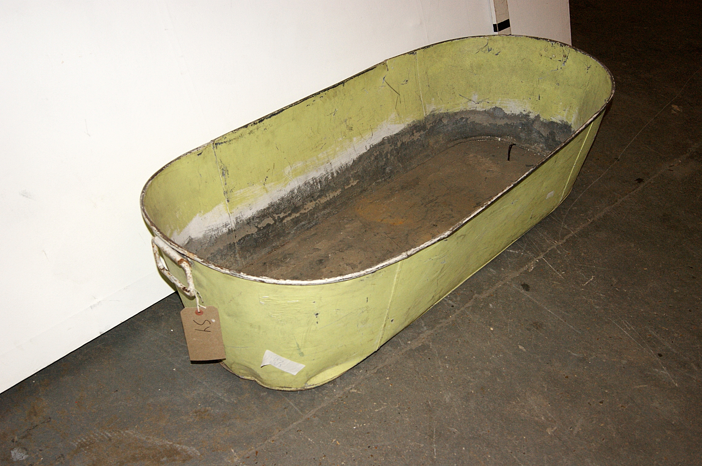 0280077 Painted Tin Bath ( H 35cm x 130 x 60 ) Stockyard Prop and