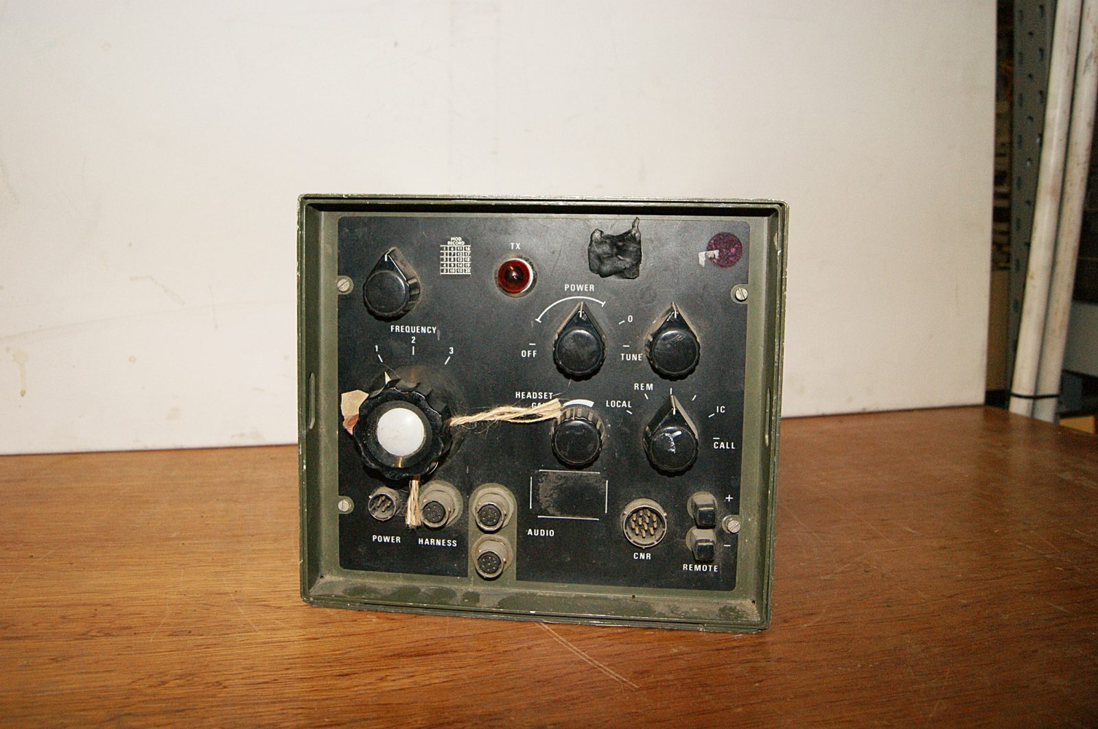 0006274 Military Radio ( H 22cm x 24 x 36 ) x 1off – Stockyard Prop and ...