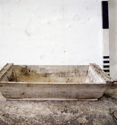 2400016 Old Wooden Feeding Tray ( H 23cm x 105 x 49 )