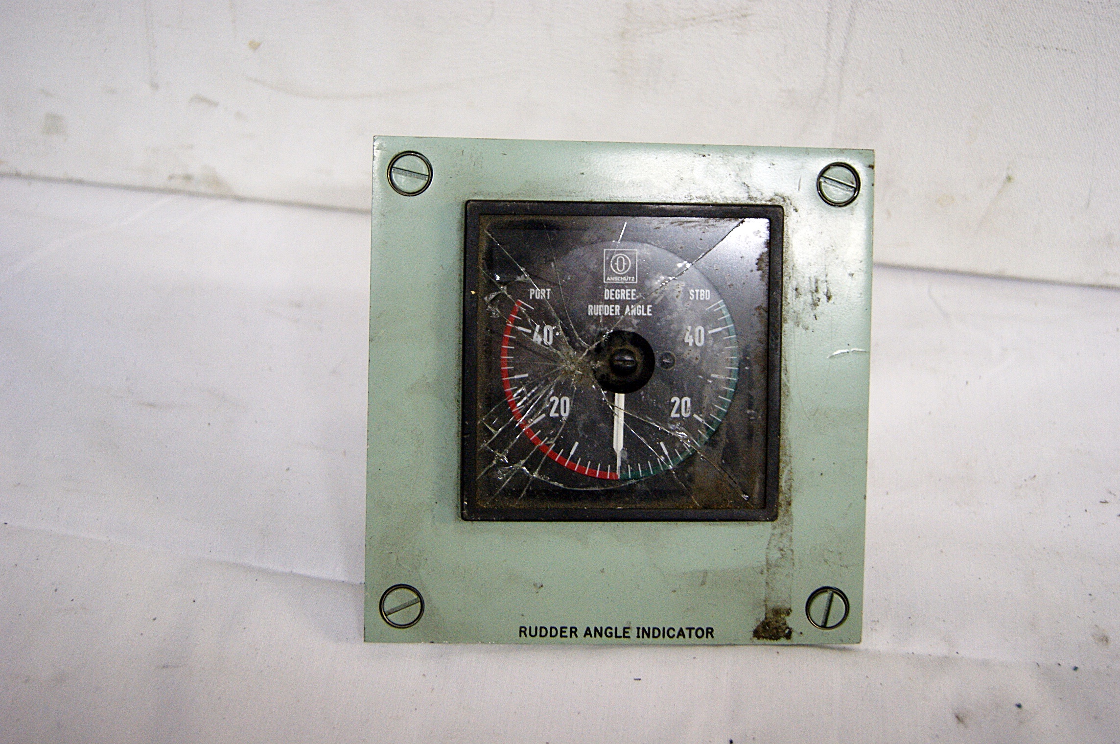 6810127 Submarine Control Room Indicator ( H 15cm x 15 x 17