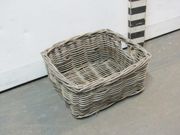 0410187 Small Wicker Basket ( H 14cm x 30 x 27 ) x 1 off - Image 2