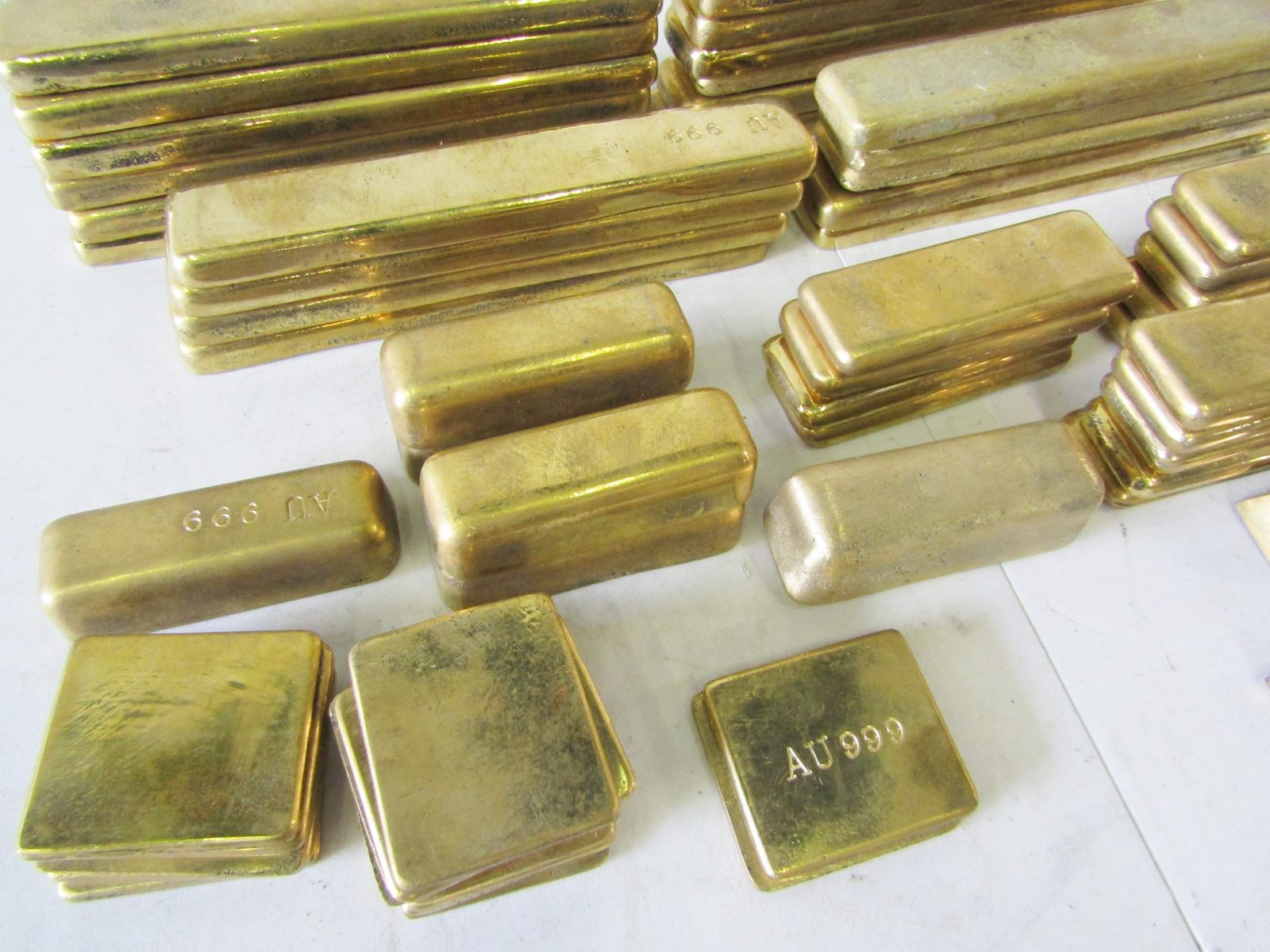 3801035 Fake Gold Ingots/ Good quality Stockyard Prop and Backdrop Hire