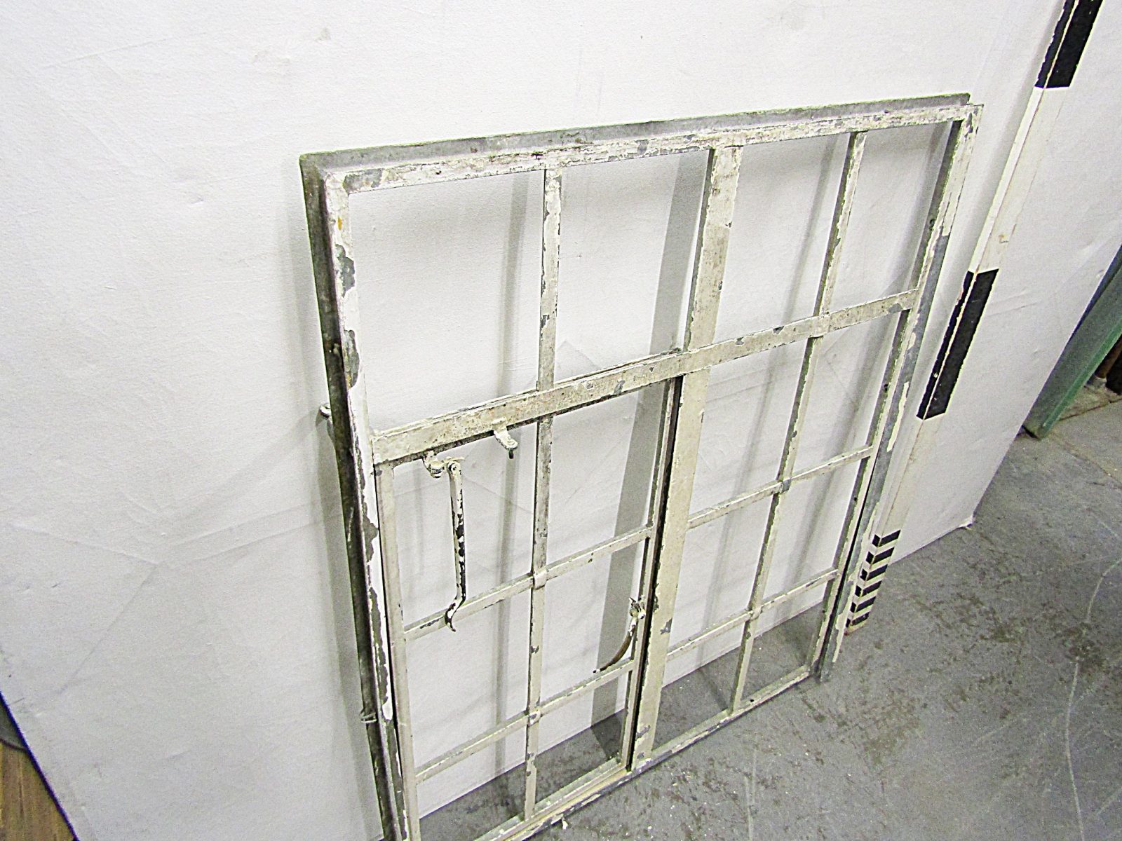 0130120-metal-panelled-window-h-122-cm-x-102-x-1-off-stockyard