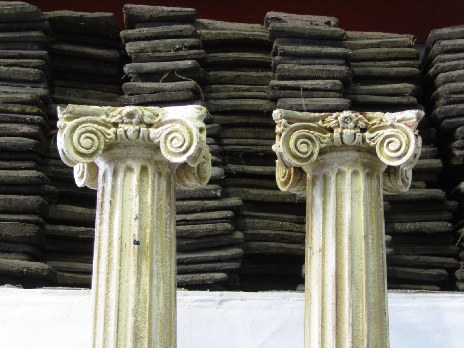 8600095 Fibreglass Fluted Ionic Columns ( H 239 cm x 25 x 25 ) x 4 off