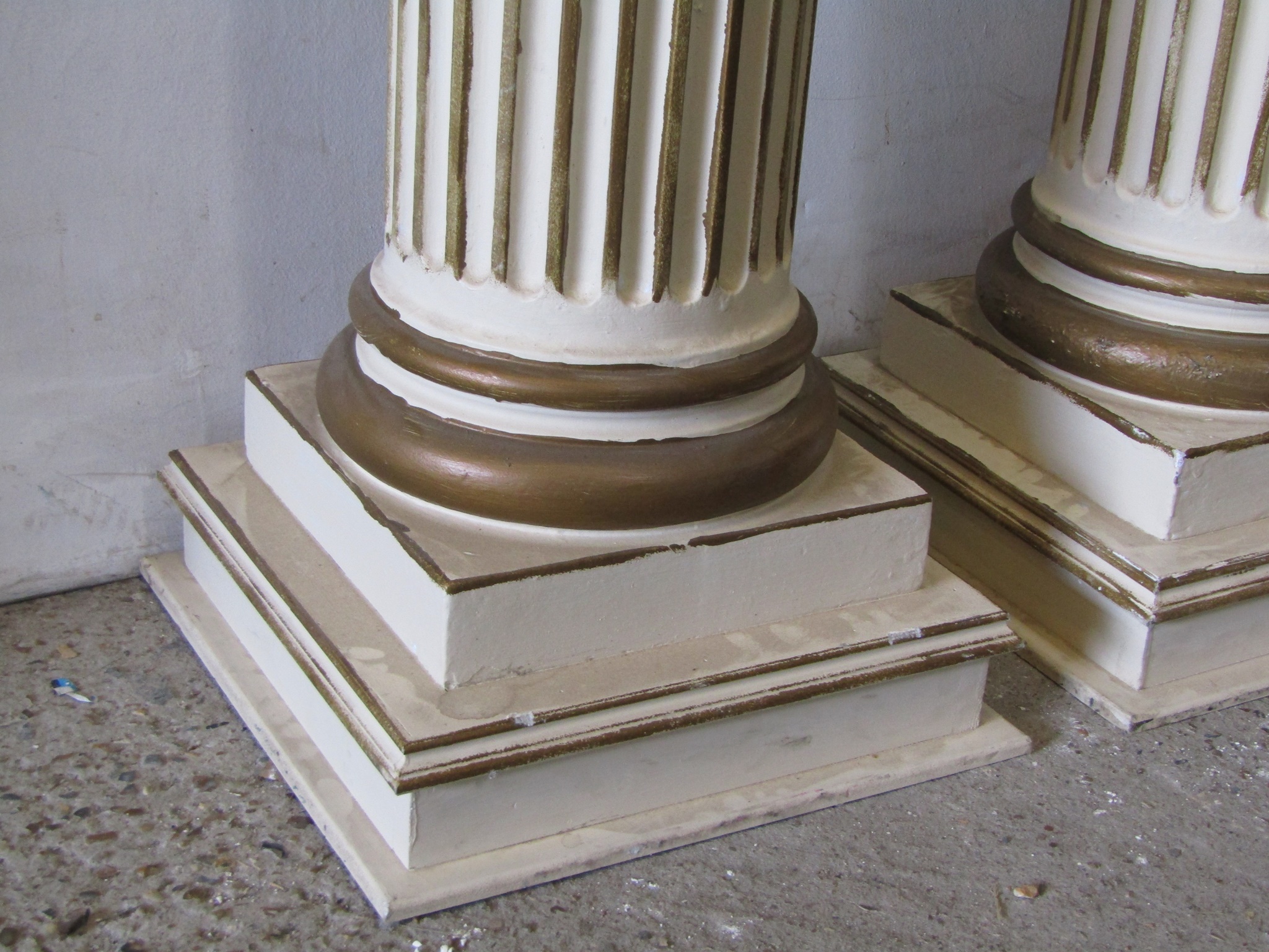 8700051 Fluted Ionic Columns / Fibreglass And Wood ( H 260 cm x 45 x 45