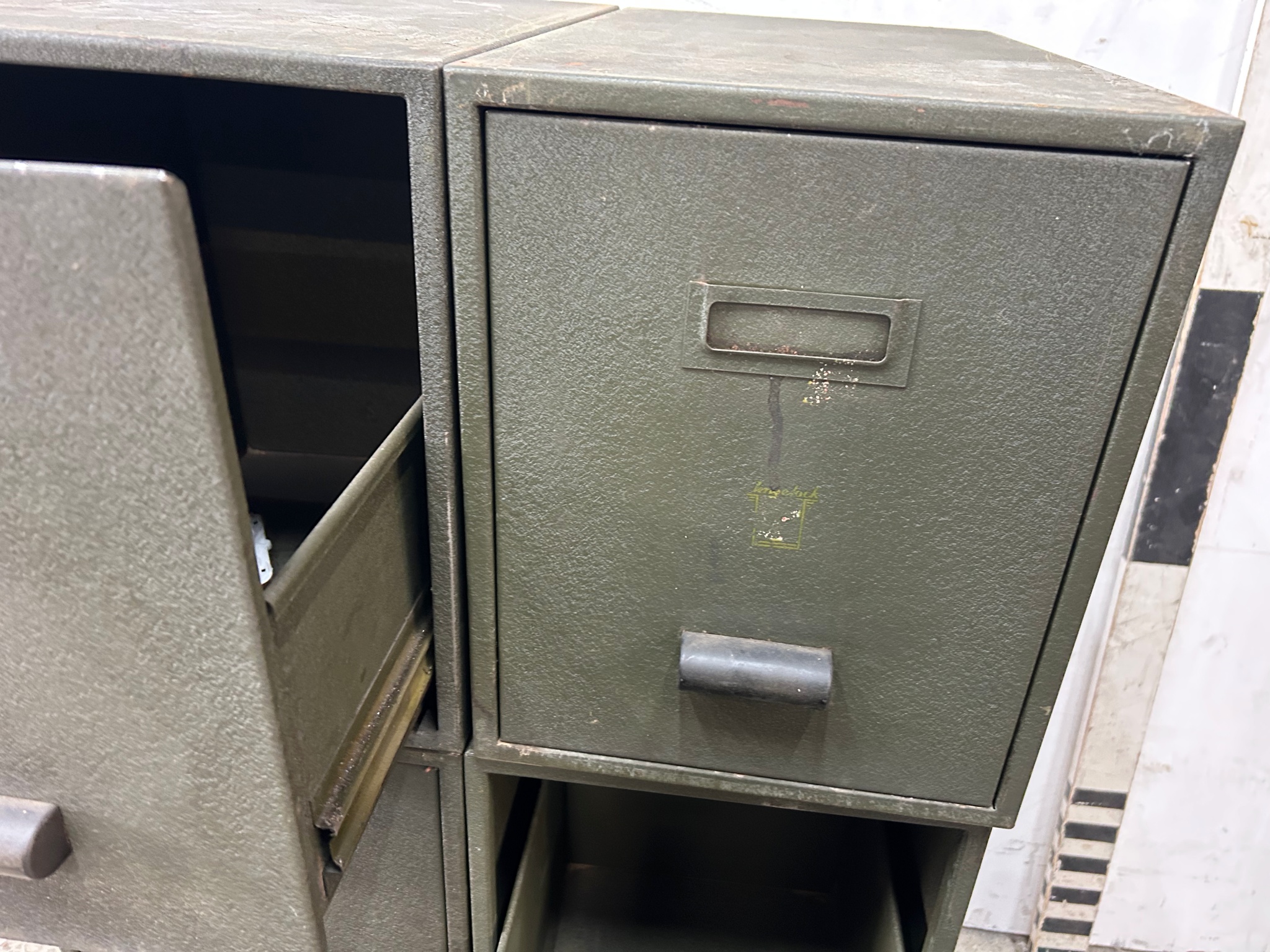 0006579 Green Army Modular Drawer Unit On Stand / Metal ( H 170 cm x 57 x 69 ) x 1 off - Image 3