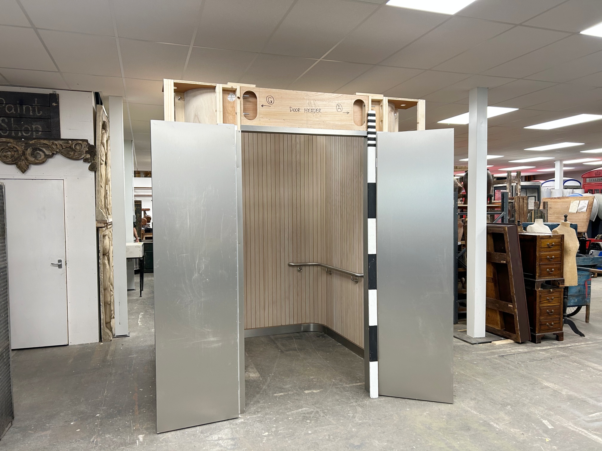 0067106 Modern Lift Interior Set / Wood Panel And Stainless Steel Detailing ( H 257 cm x 224 x 224 ) x 1 off - Image 2