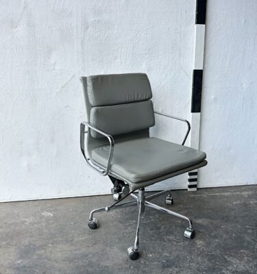 0085615 Grey Executive Chair ( H 89 cm x 56 x 52 ) x 1 off