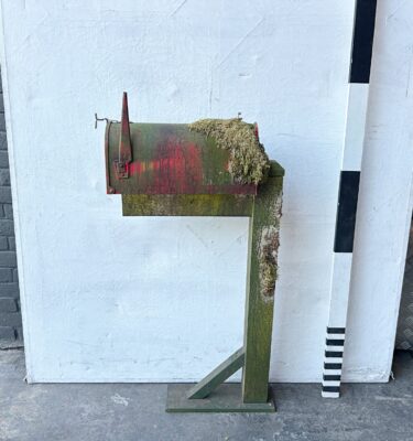 0094139 Freestanding American Style Rural Mailbox ( H 110 cm x 62 x 17 ) x 1 off