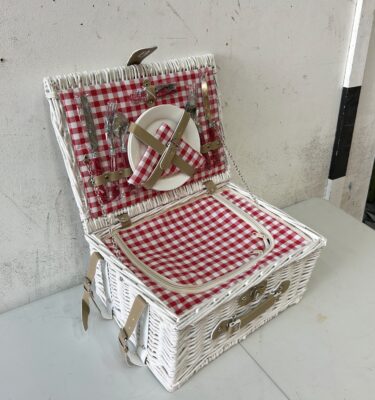 0410302 White Picnic Basket Set ( H 19 cm x 40 x 30 ) x 1 off