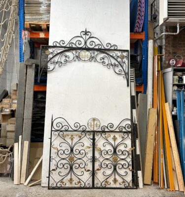 0430110 Iron Gate With Ornate Overthrow x 1 off