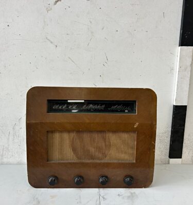 8200050 Vintage Wooden Valve Radio ( H 47 cm x 56 x 20 ) x 1 off