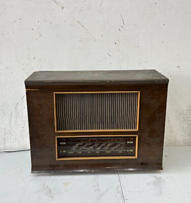 8200051 Vintage Wooden Radio ( H 36 cm x 51  x 22 ) x 1 off
