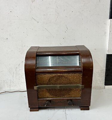 8200054 Vintage Wooden Radio ( H 43 cm x 45 x 28 ) x 1 off