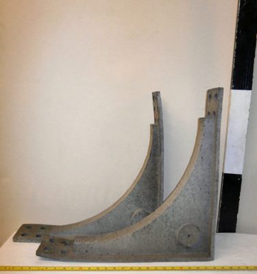 5510035 Pair Of Mock iron Brackets (22″ x 22″)